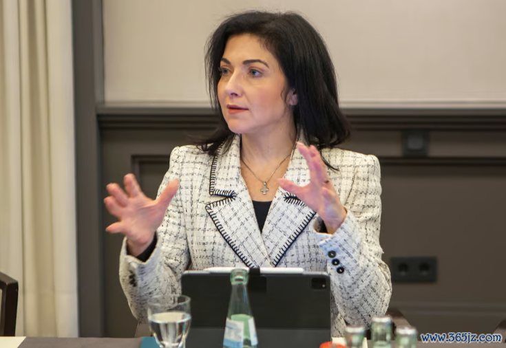 （卡特琳娜·赖歇）